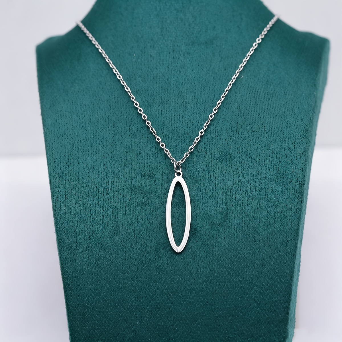 Women's Minimalist Hollow Oval Geometric Pendant Necklace